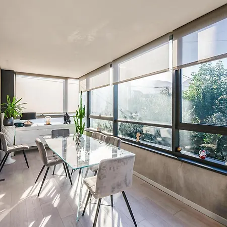Gorgeous In With Kitchen Holiday home