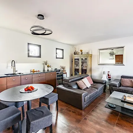 Holiday home Gorgeous In With Kitchen *