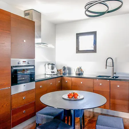 Holiday home Gorgeous In With Kitchen