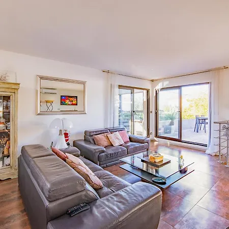 Holiday home Gorgeous In With Kitchen *