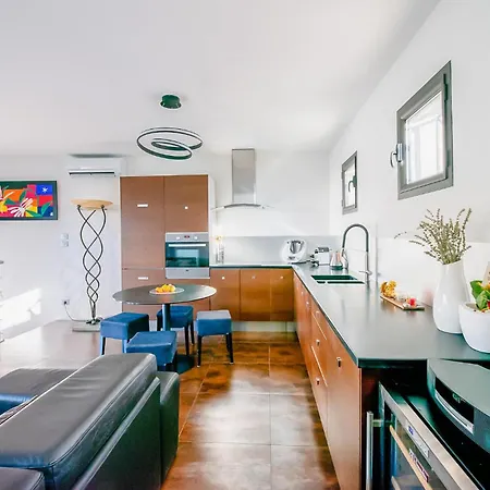 Gorgeous In With Kitchen